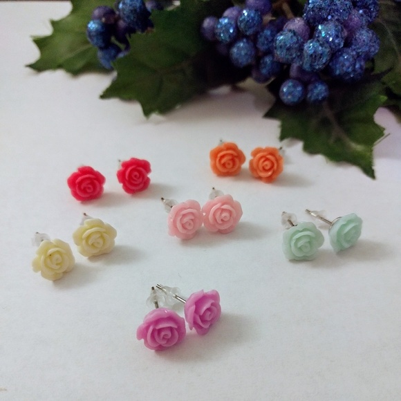 Diamonds & Jules Jewelry - 6 Pairs Rose Earrings